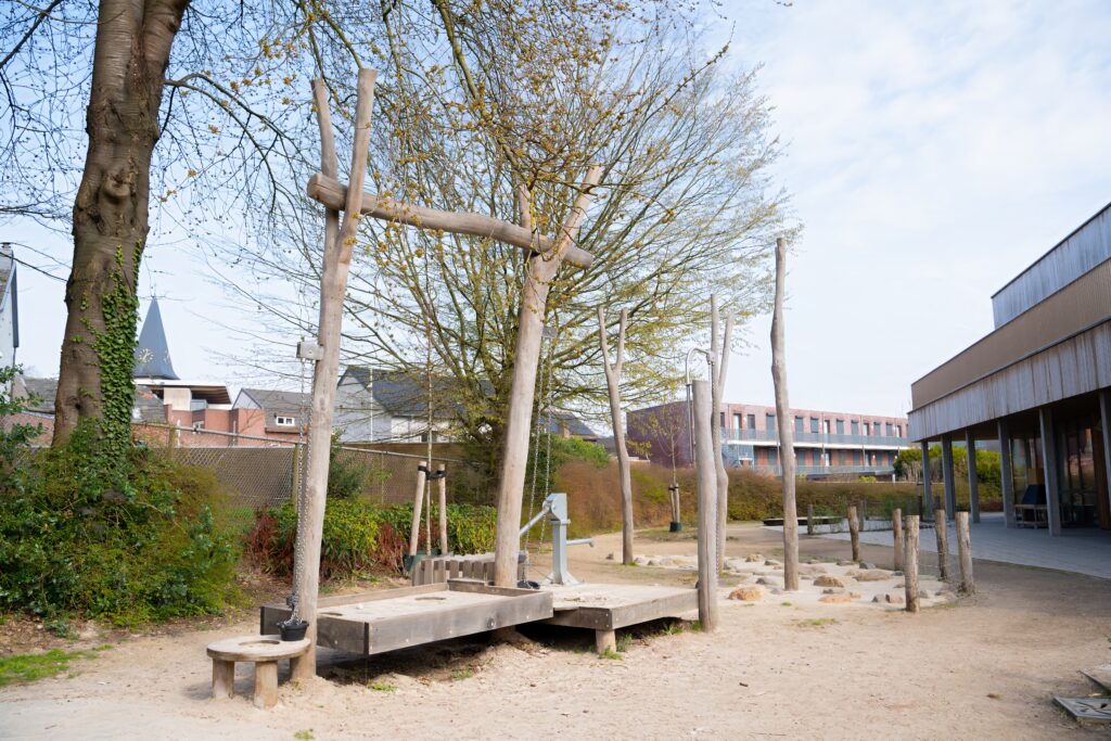 houten speeltuin schoolplein bso kinderopvang basisschool houten schoolplein speelomgeving natuurlijk duurzaam